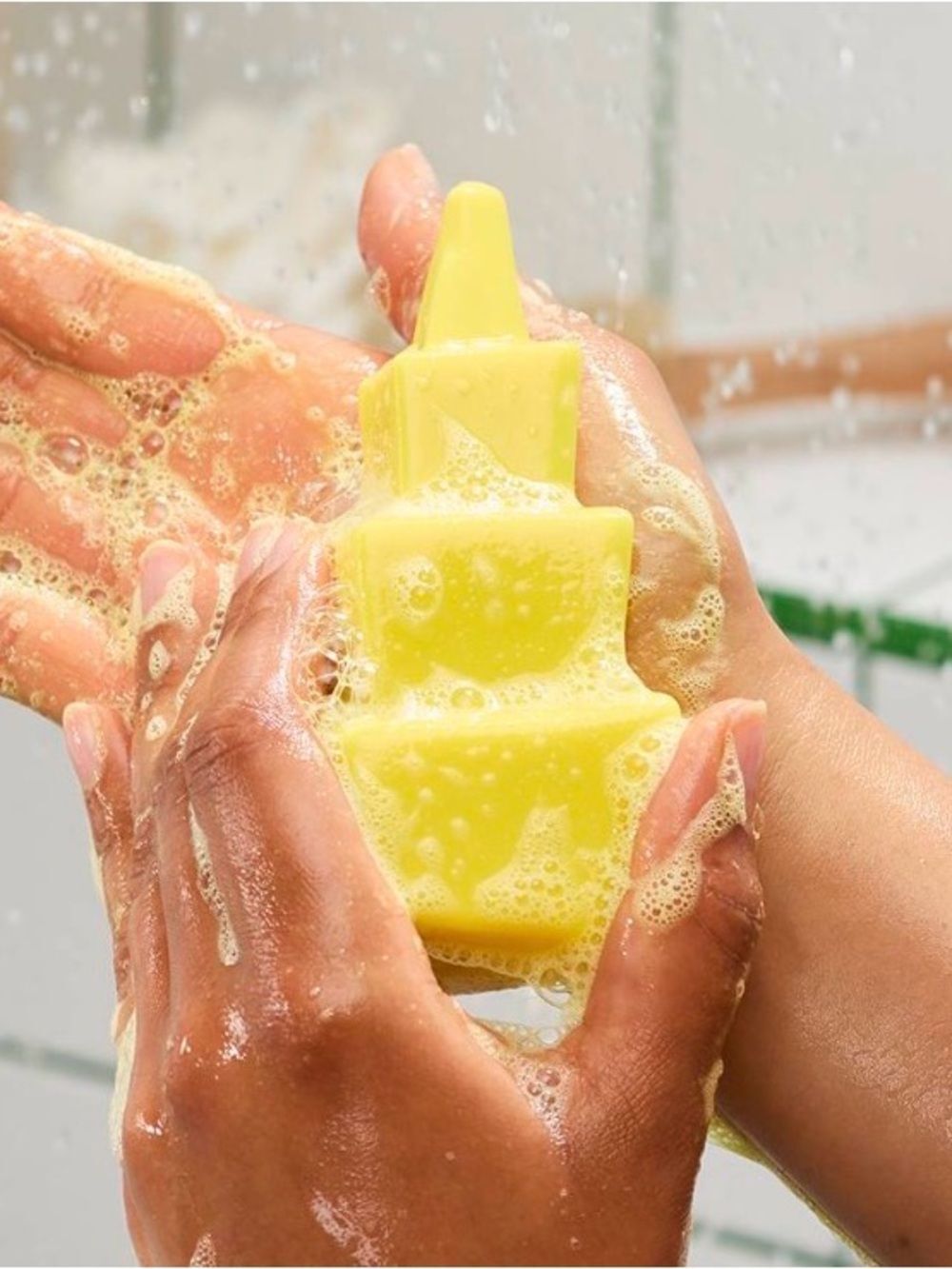 LUSH UPLIFTING SHOWER GUMMY LUSH CLUB LIMITED EDITION BRAND NEW SUPER MILK SCENT